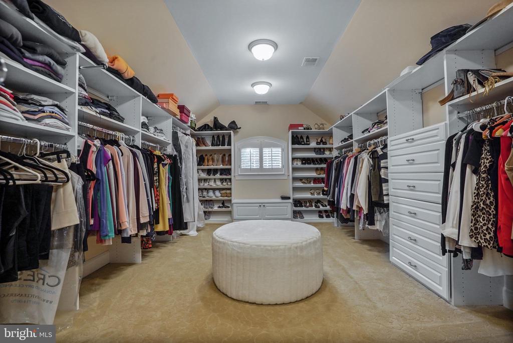 9864 WALKER GLEN COURT