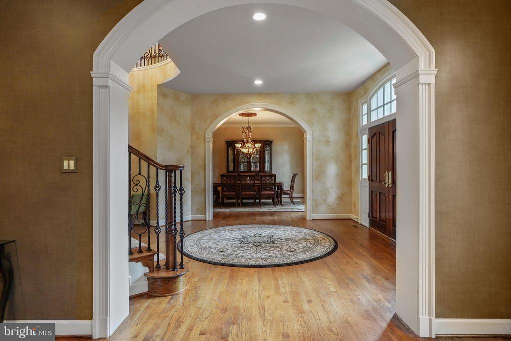 9864 WALKER GLEN COURT