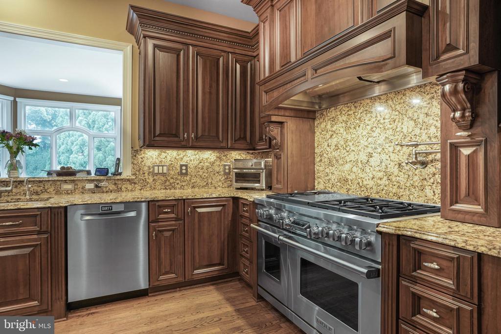 9864 WALKER GLEN COURT