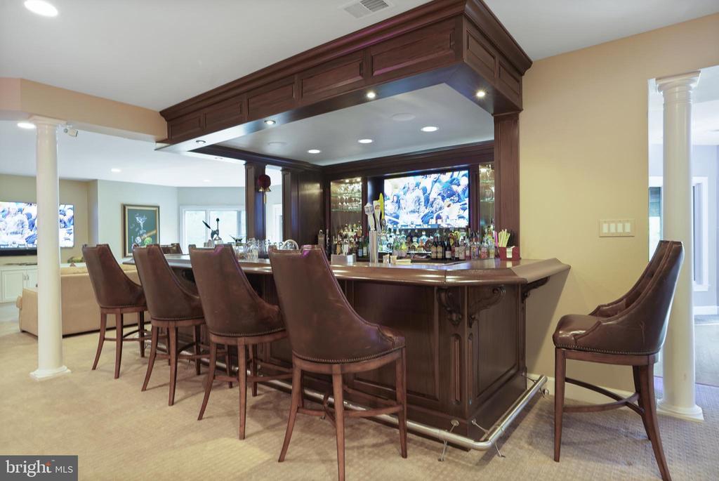 9864 WALKER GLEN COURT
