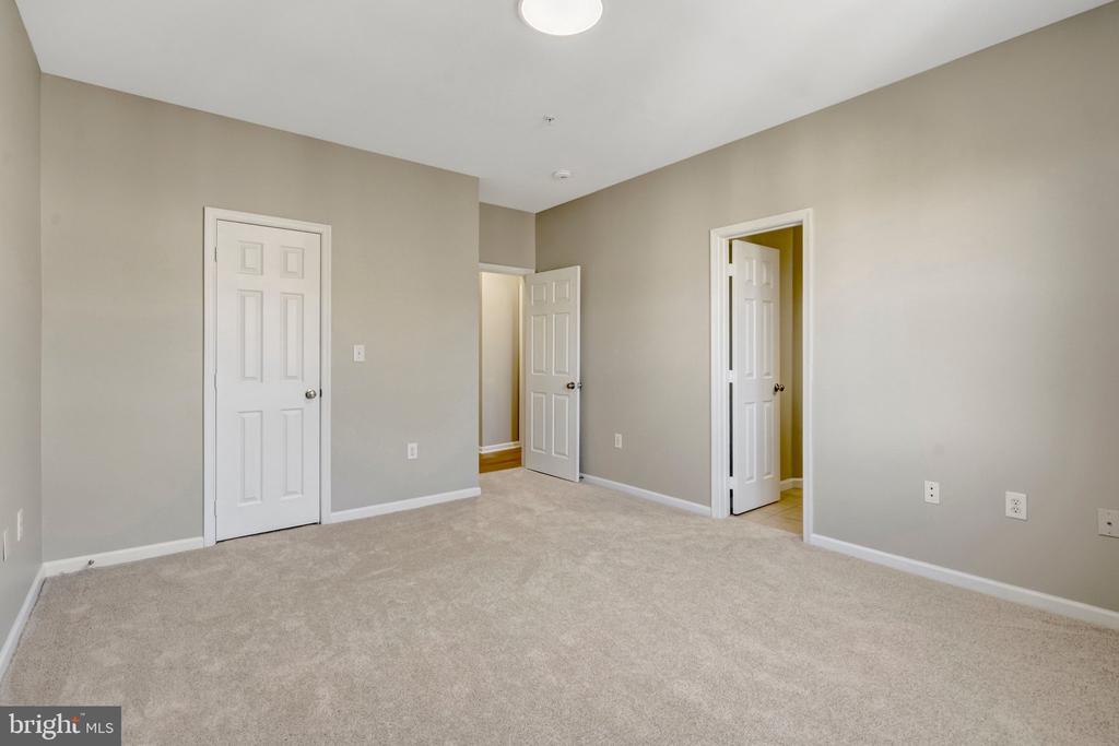 12104 GARDEN GROVE CIRCLE 401