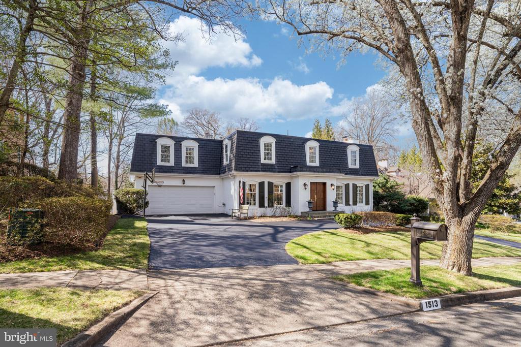 1513 HIGHWOOD DRIVE