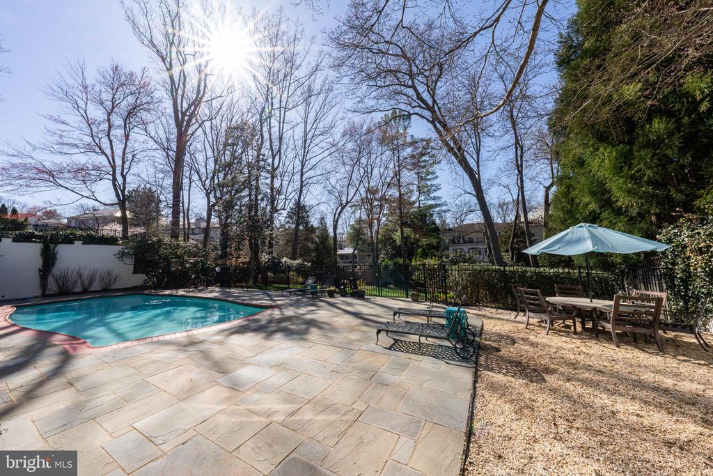 1513 HIGHWOOD DRIVE