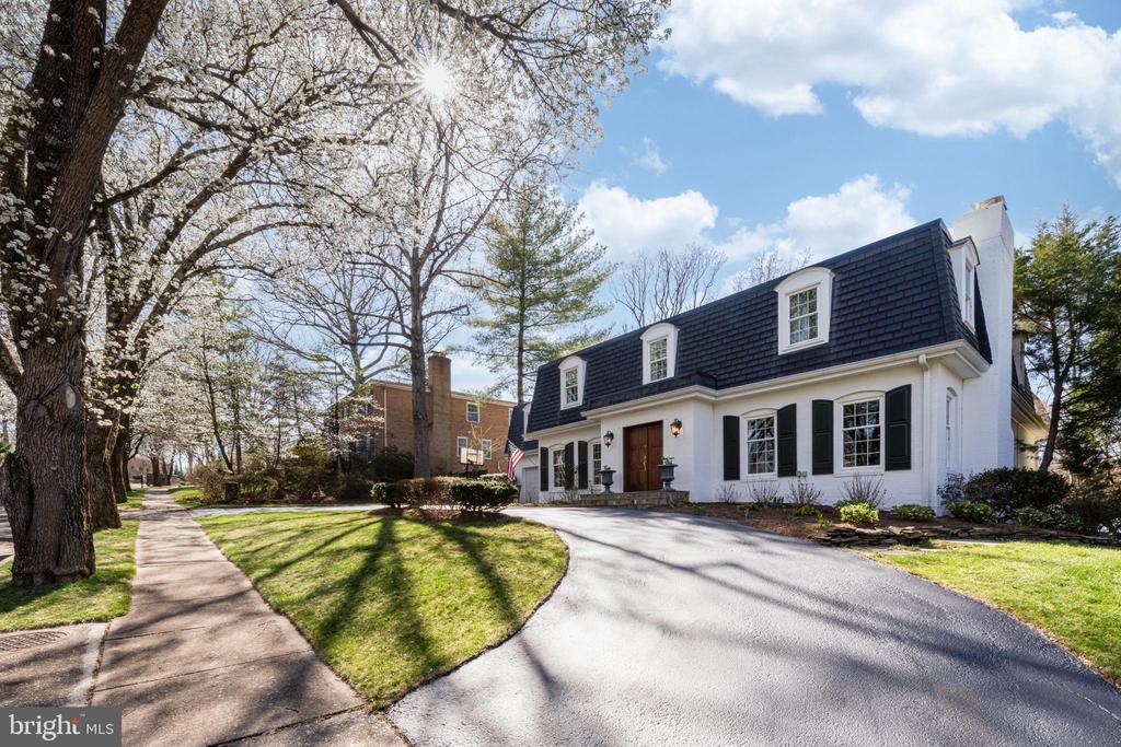 1513 HIGHWOOD DRIVE