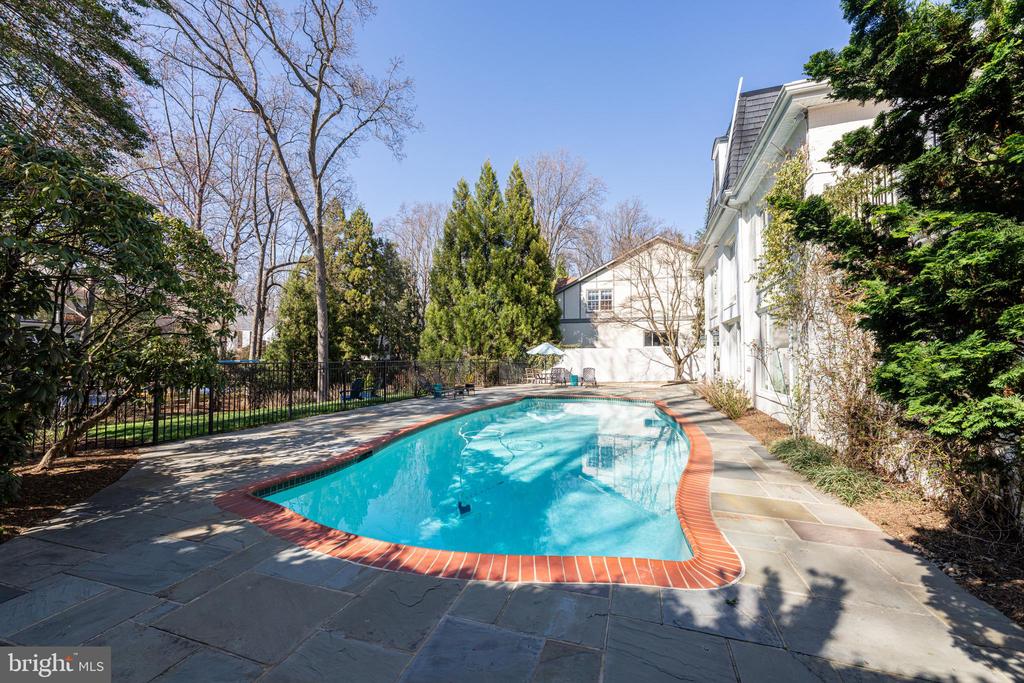 1513 HIGHWOOD DRIVE