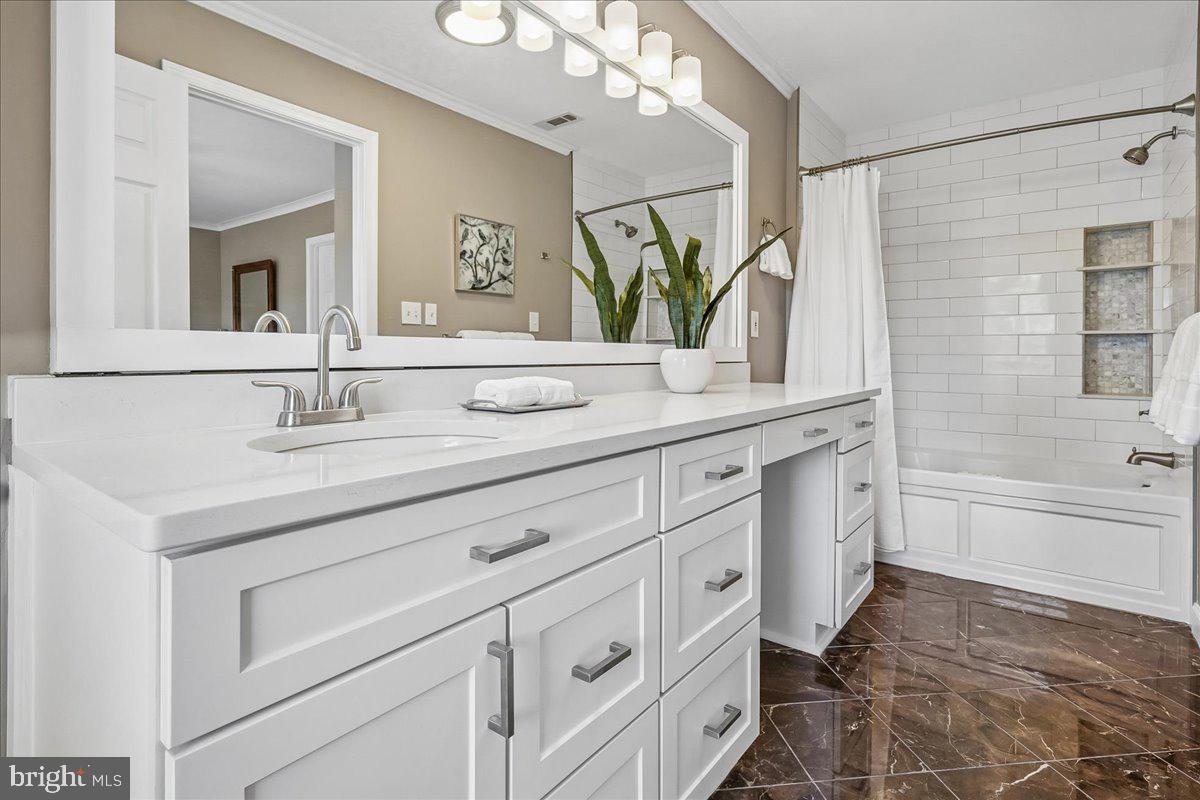 6404 KINGS LANDING ROAD