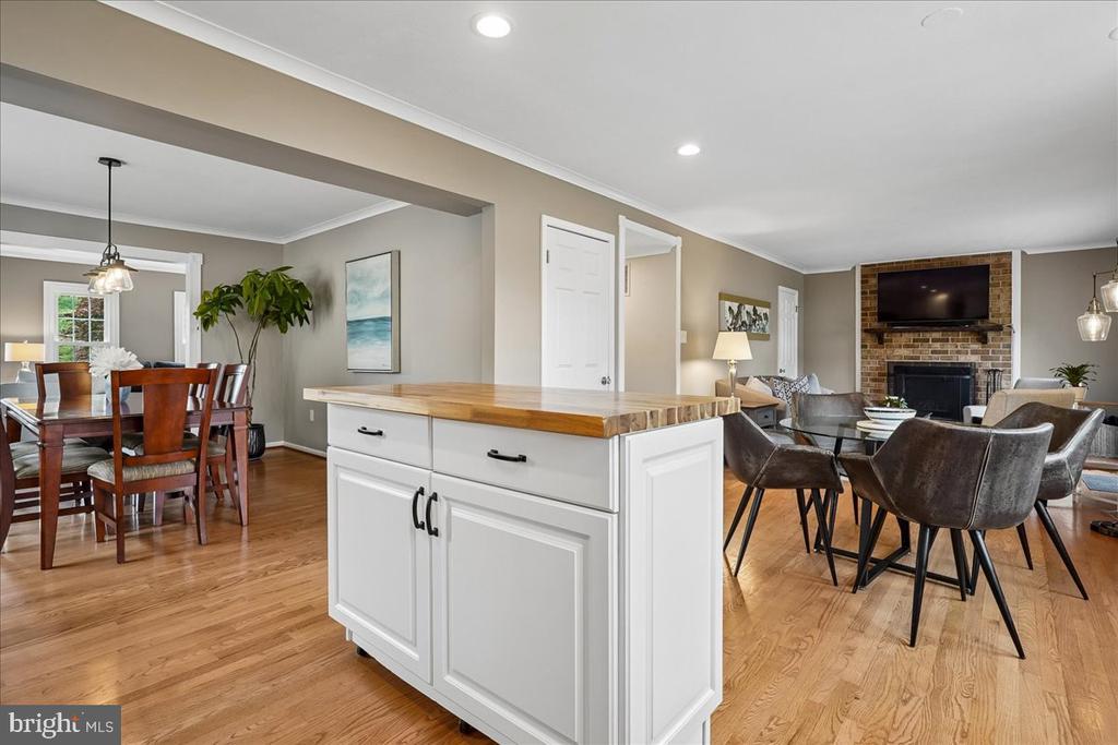 6404 KINGS LANDING ROAD