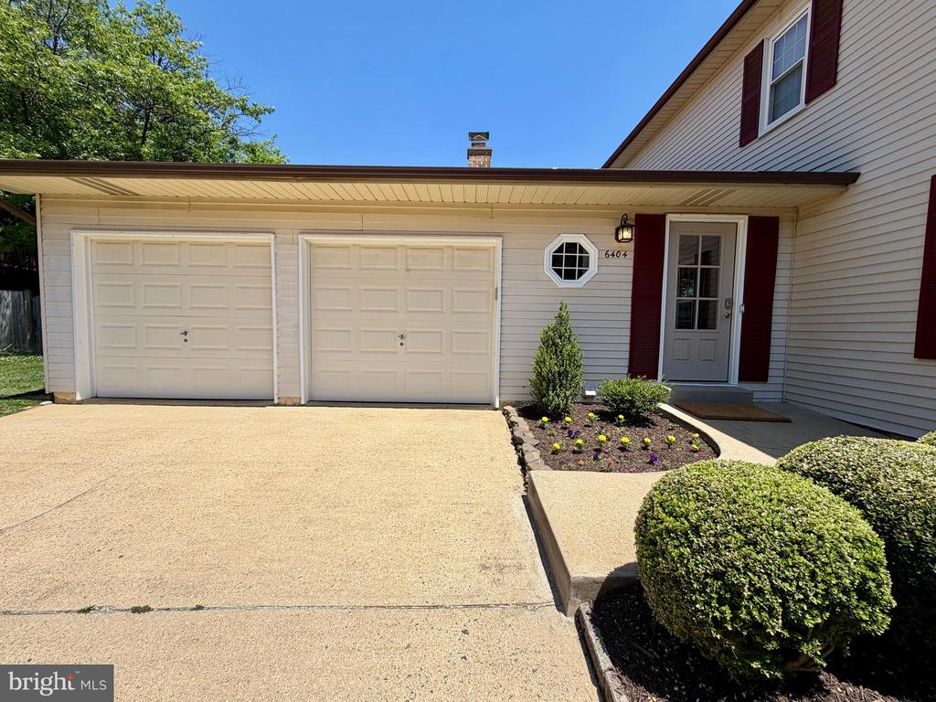 6404 KINGS LANDING ROAD