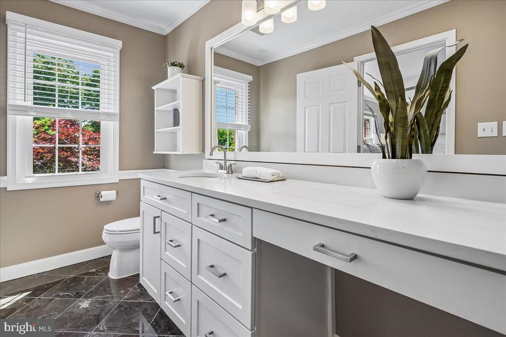 6404 KINGS LANDING ROAD