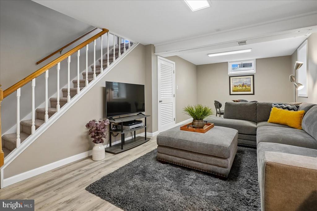 6404 KINGS LANDING ROAD