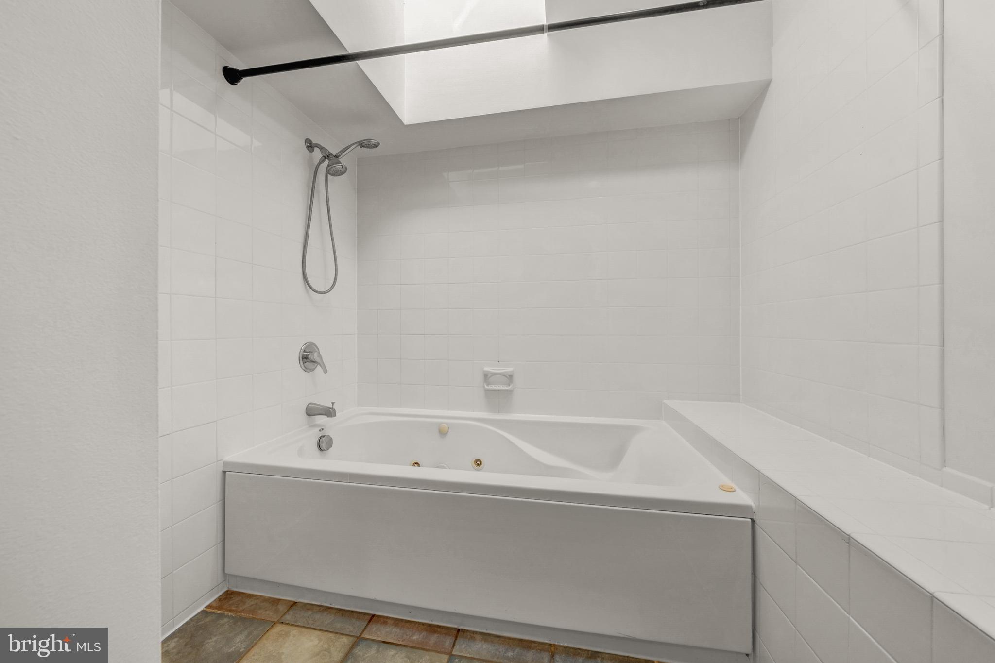 125 EAGLES MERE ROAD