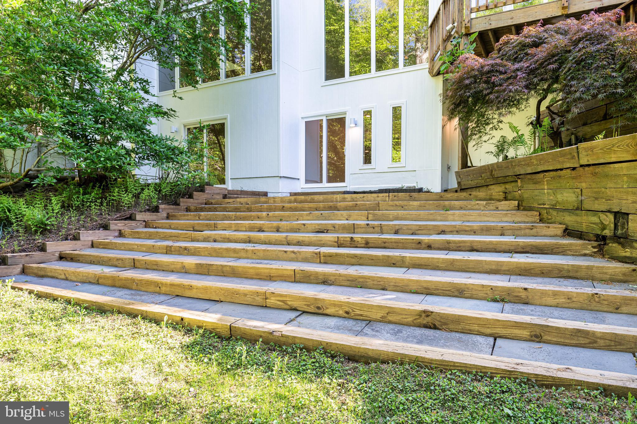 125 EAGLES MERE ROAD