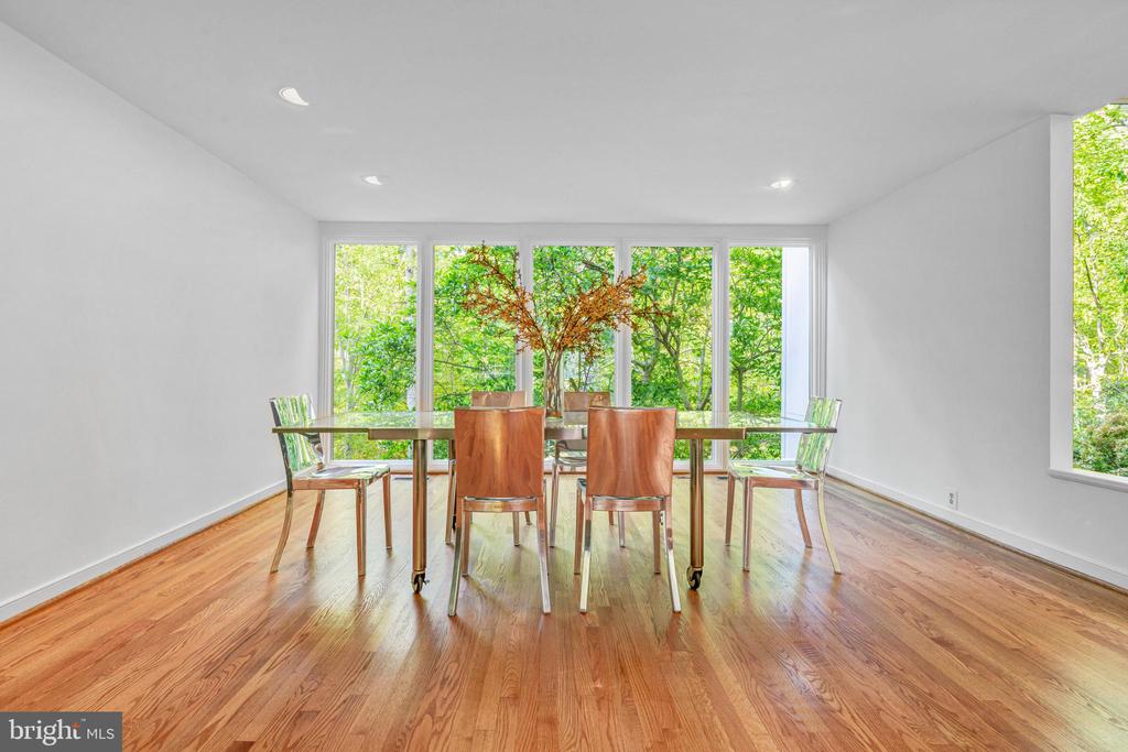 125 EAGLES MERE ROAD