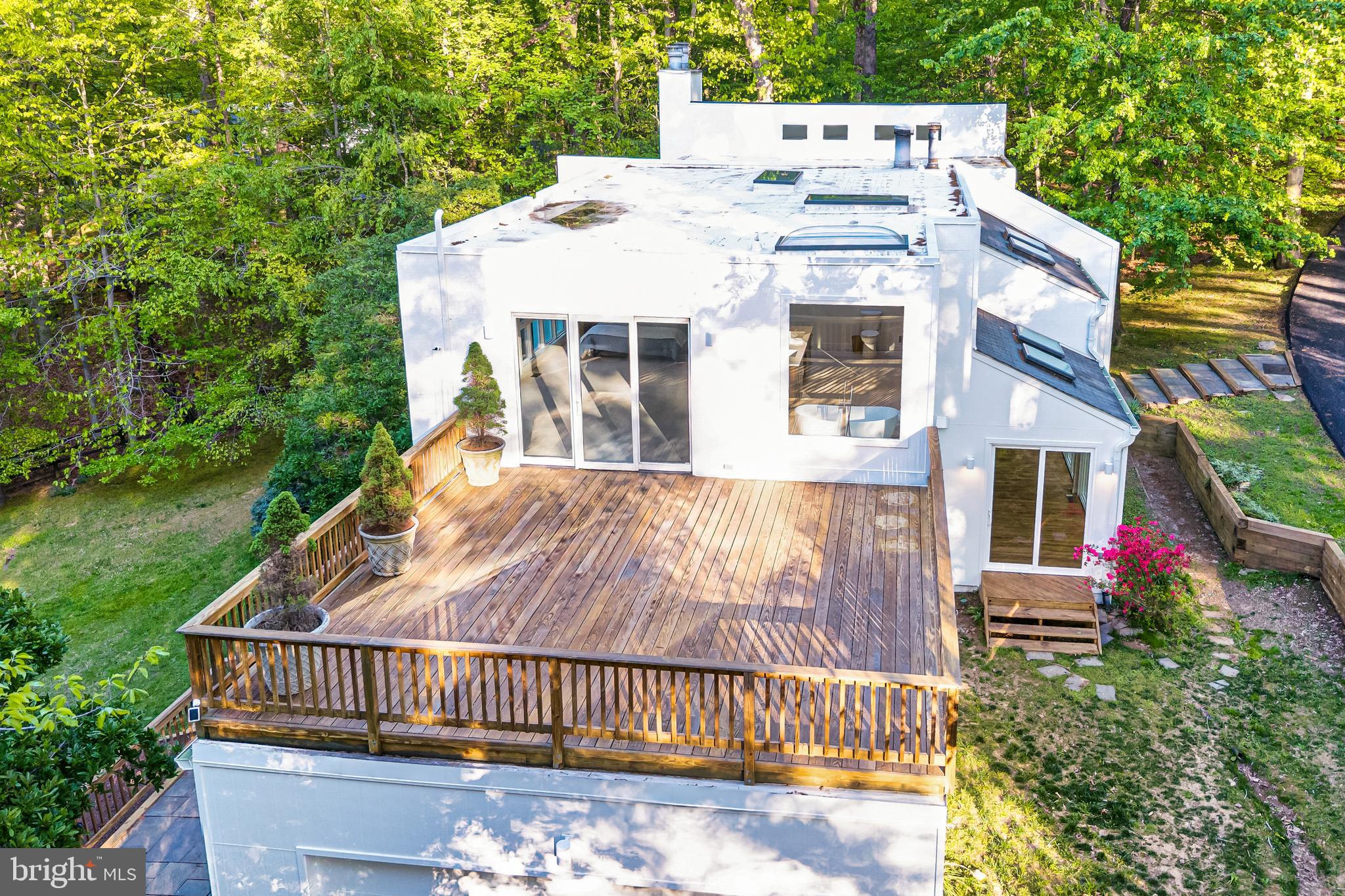 125 EAGLES MERE ROAD