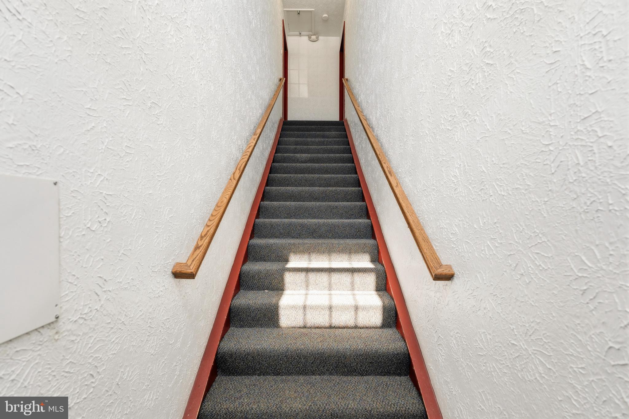 6060 ESSEX HOUSE SQUARE B