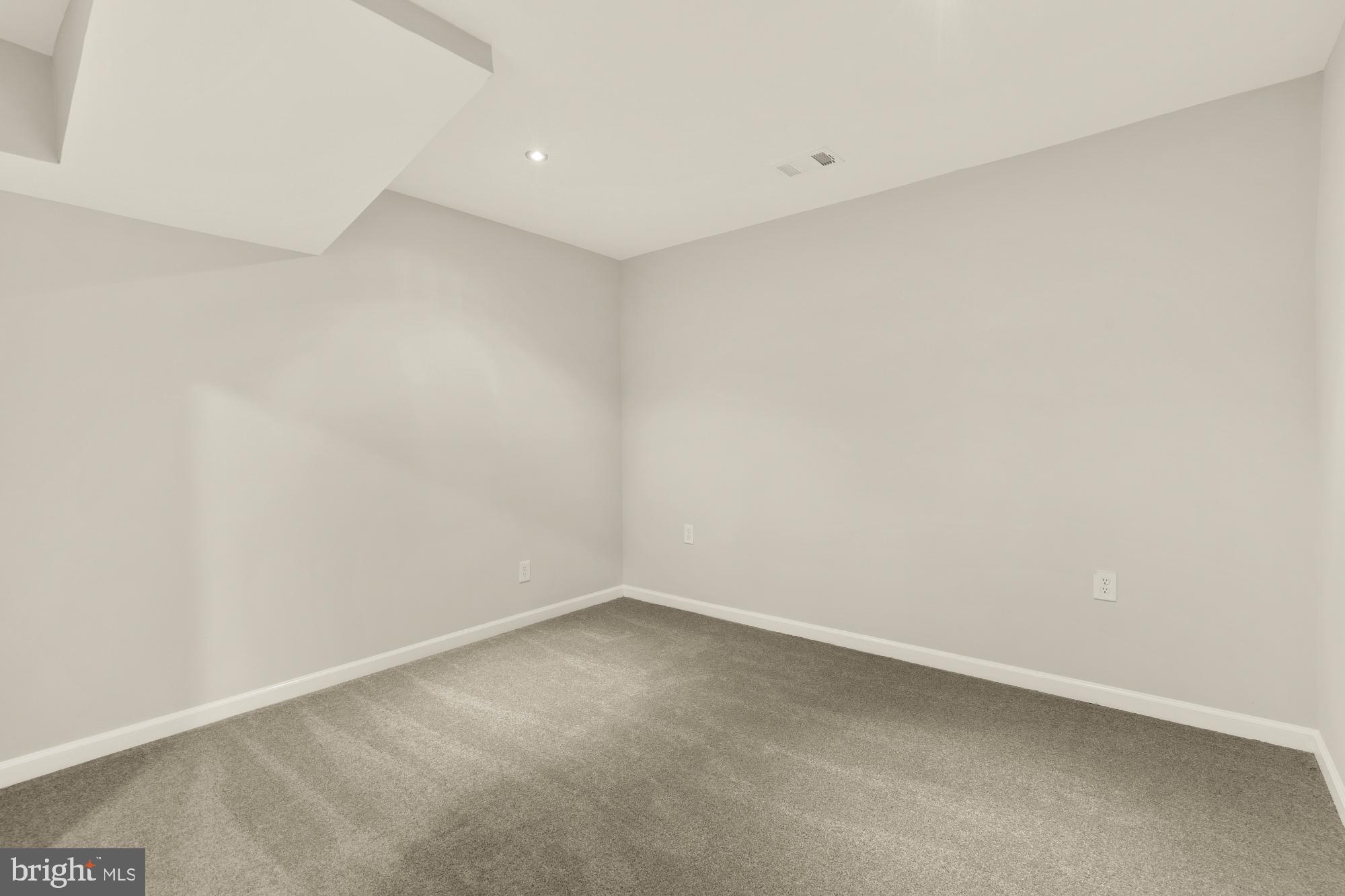5039 HEAD COURT