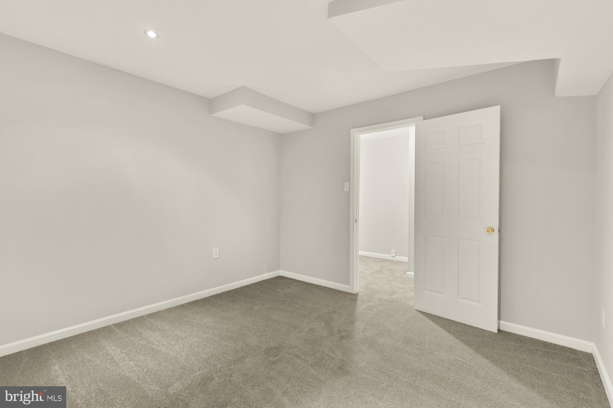 5039 HEAD COURT