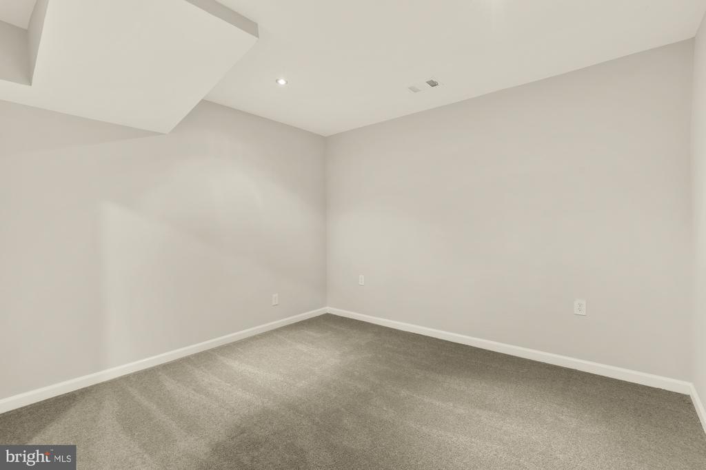 5039 HEAD COURT