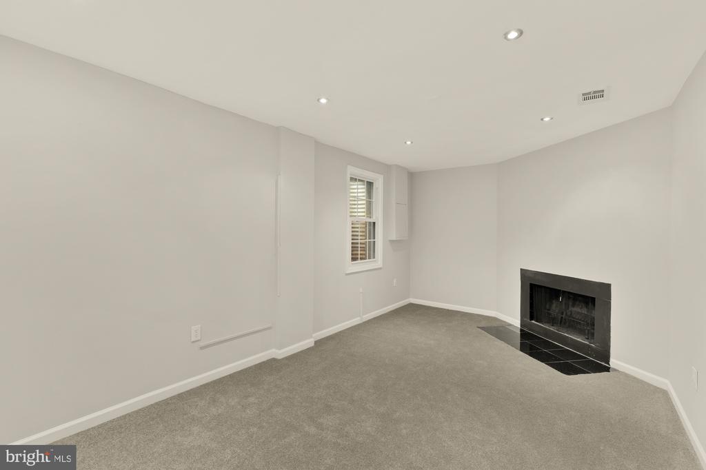 5039 HEAD COURT