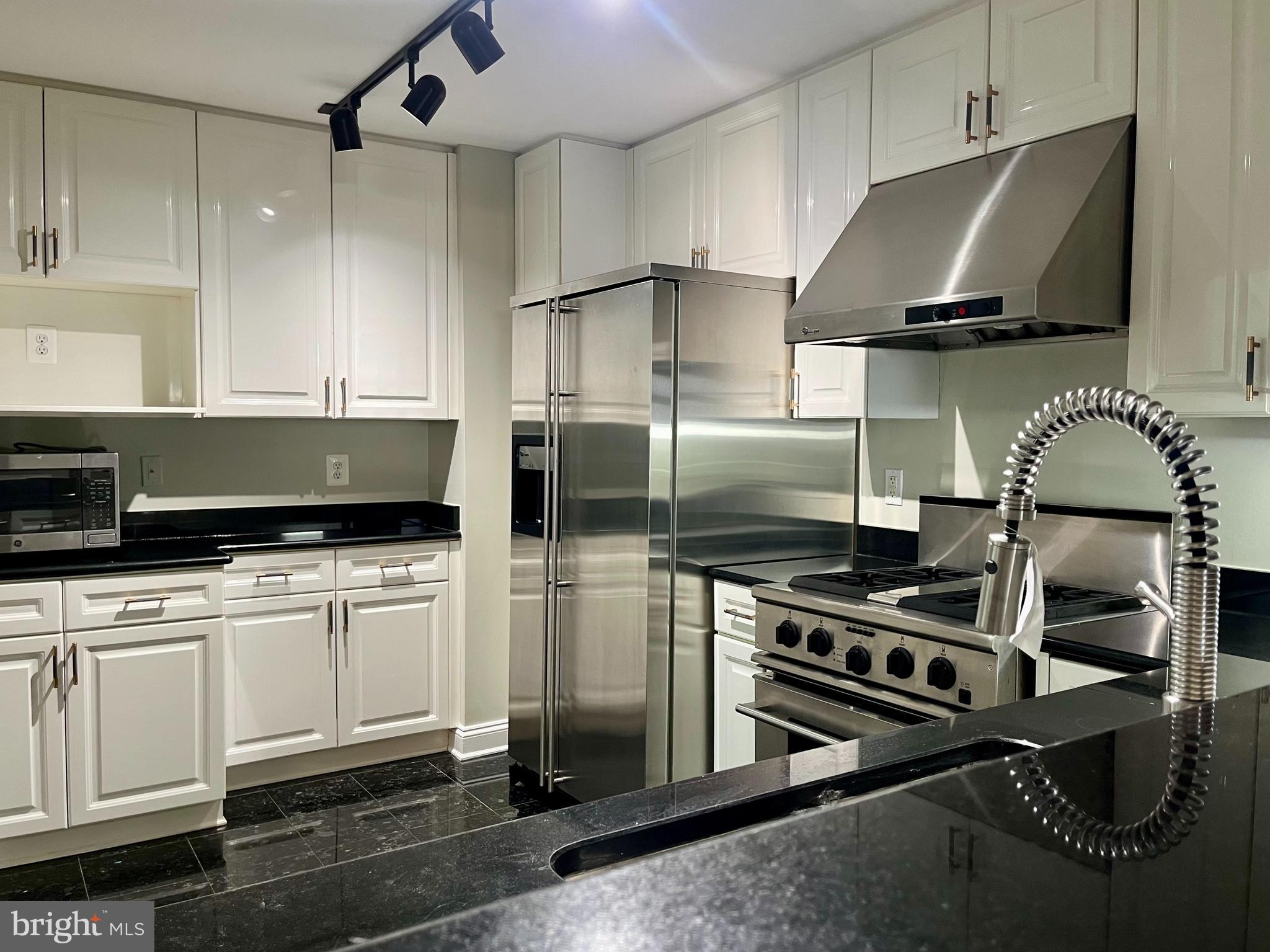 11776 STRATFORD HOUSE PLACE 1205