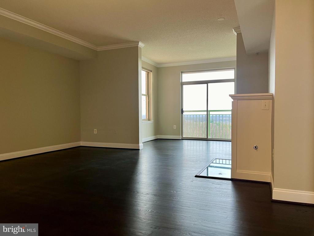 11776 STRATFORD HOUSE PLACE 1205