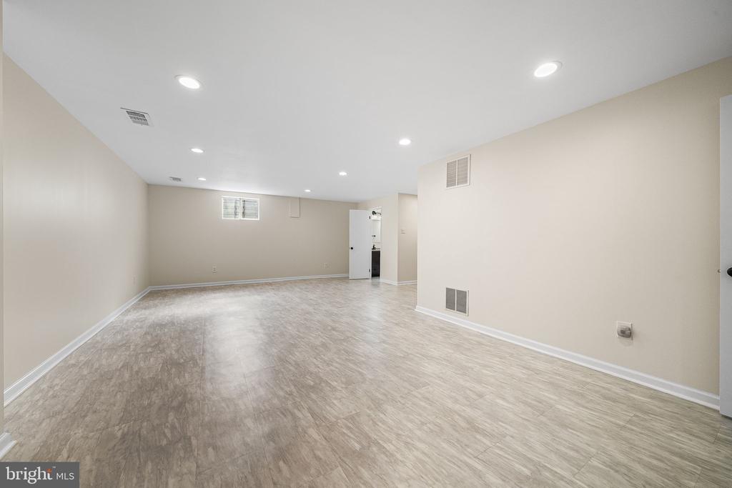 5532 MAPLEFIELD PLACE