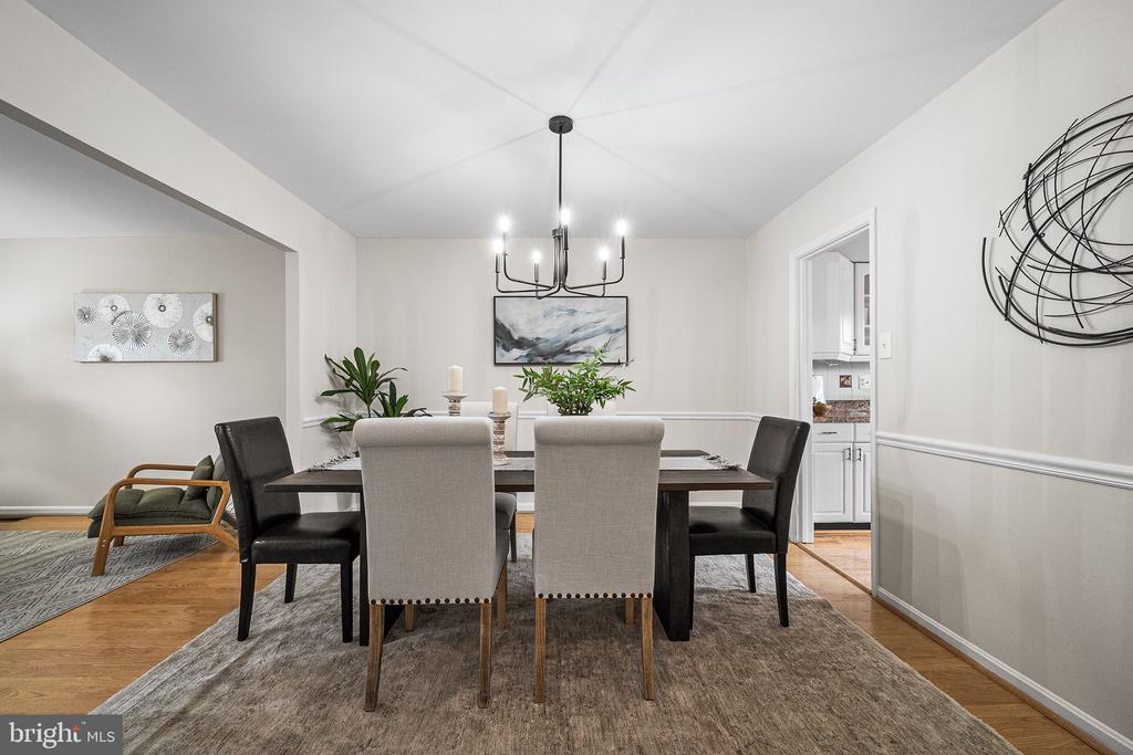 5532 MAPLEFIELD PLACE