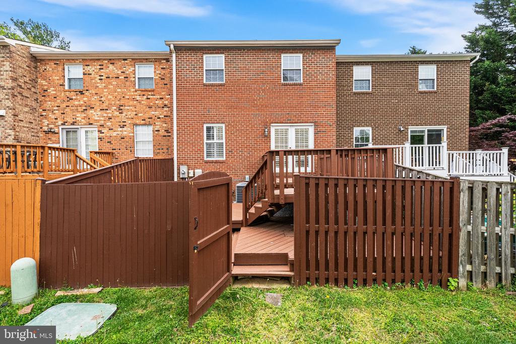 5532 MAPLEFIELD PLACE