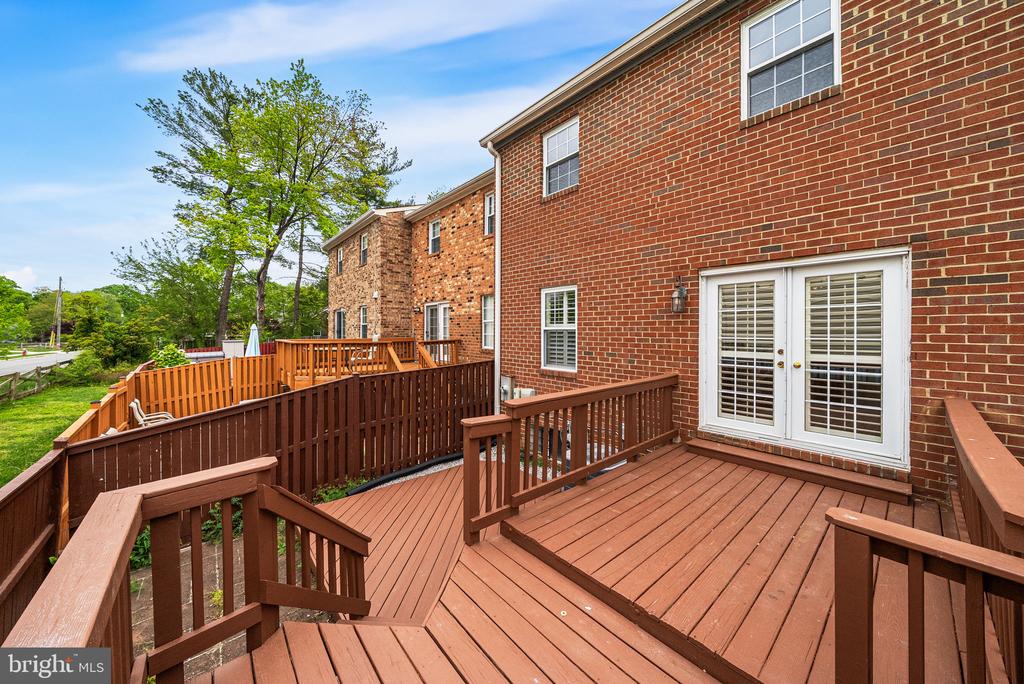 5532 MAPLEFIELD PLACE