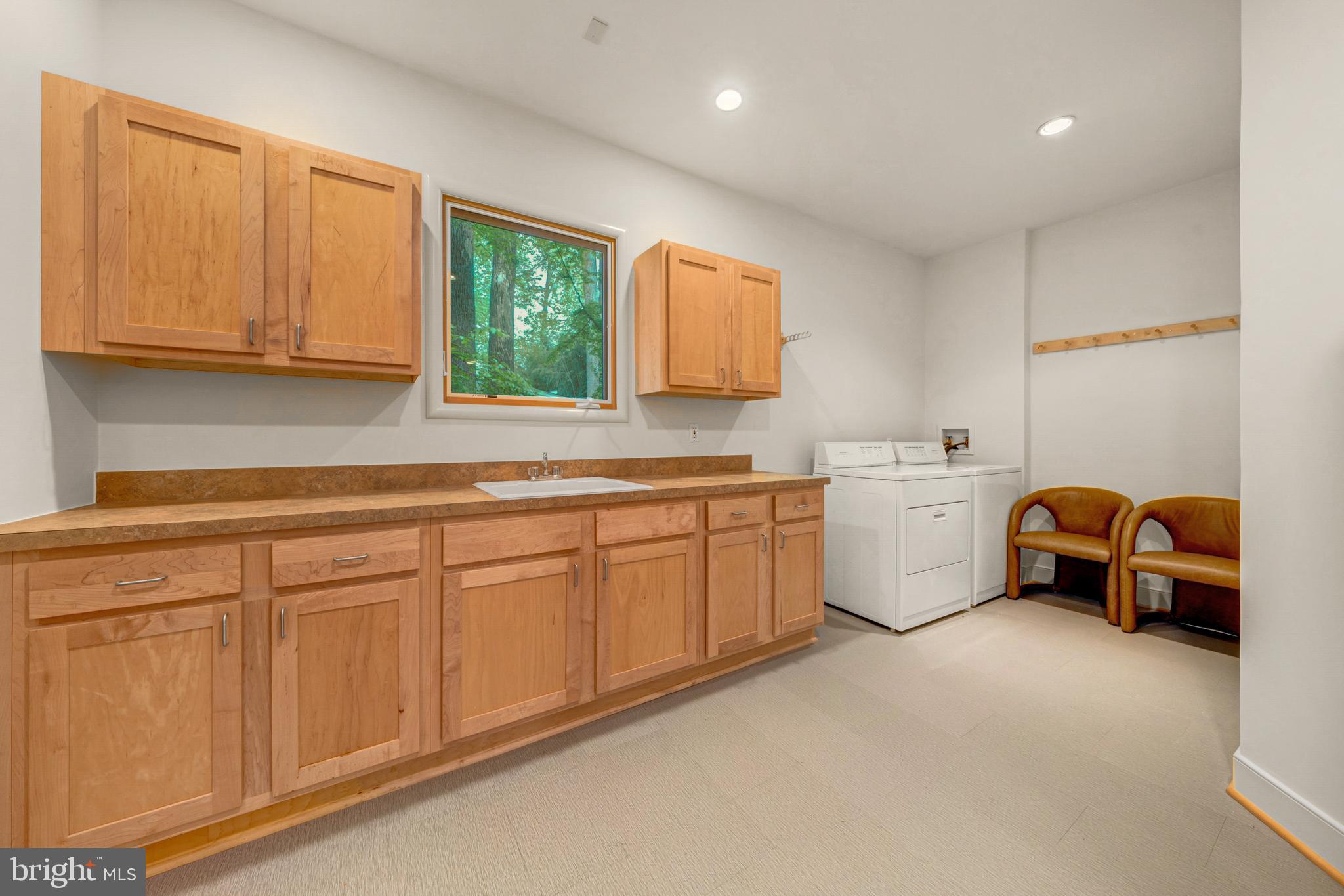 5933 WOODLEY ROAD