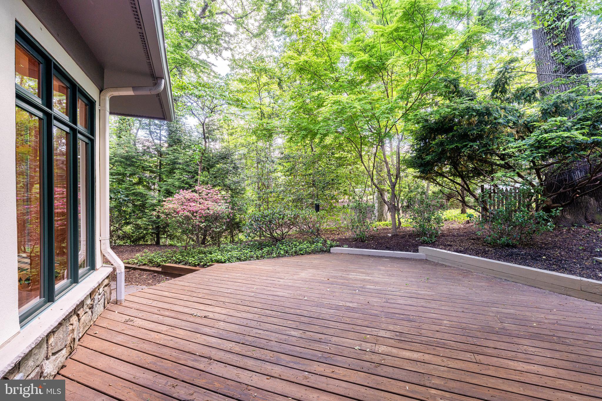 5933 WOODLEY ROAD