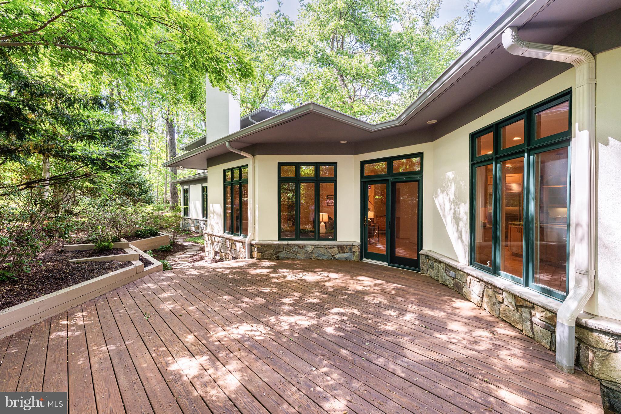 5933 WOODLEY ROAD