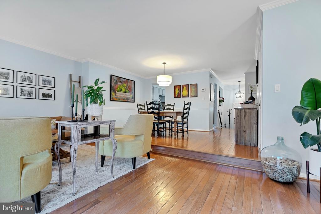 7033 SOLOMON SEAL COURT