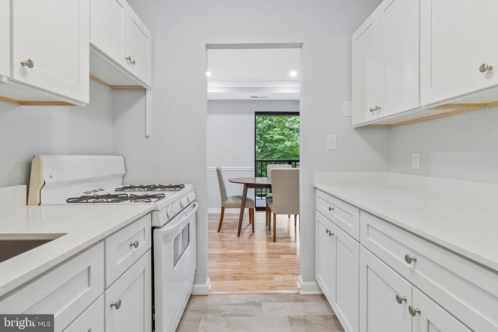 2754 HOLLYWOOD ROAD Unit: 54/102