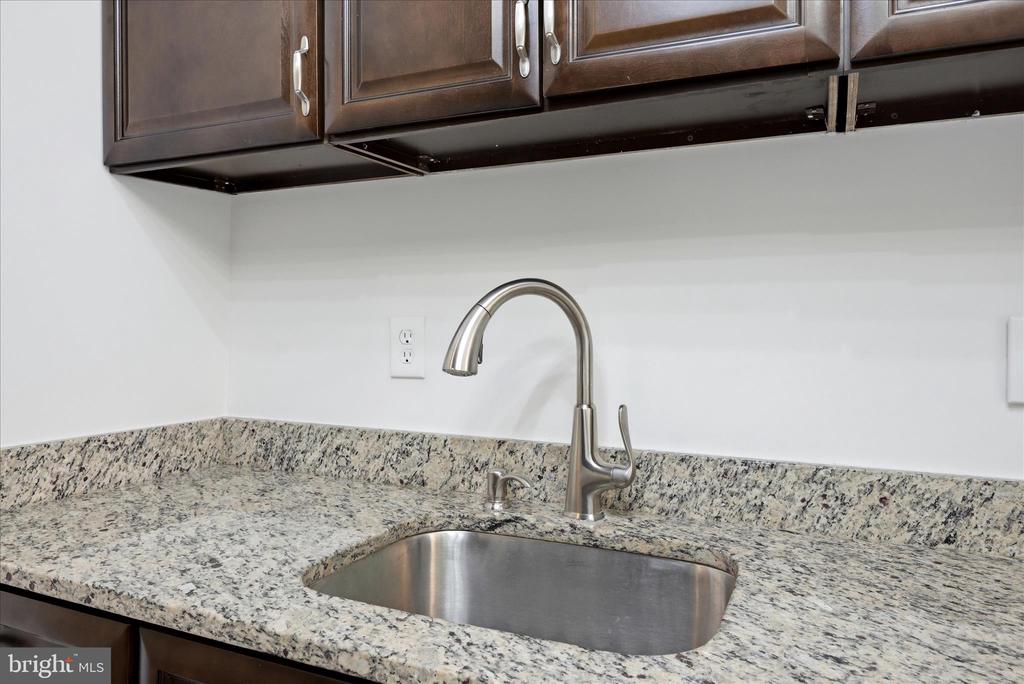 9730 KINGSBRIDGE DRIVE Unit: 303