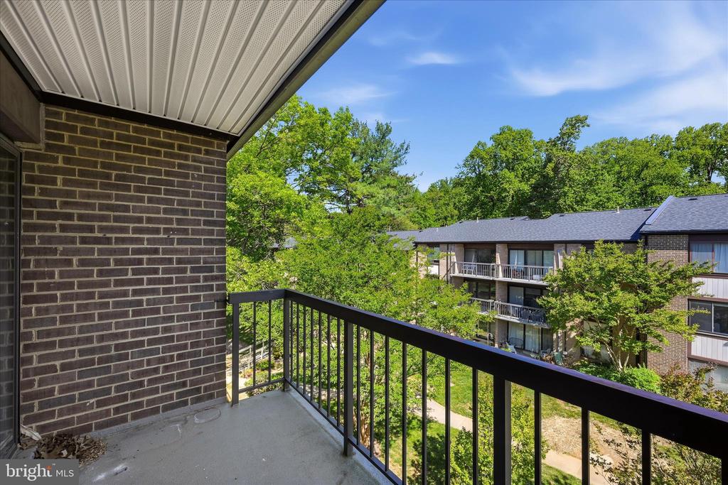9730 KINGSBRIDGE DRIVE Unit: 303