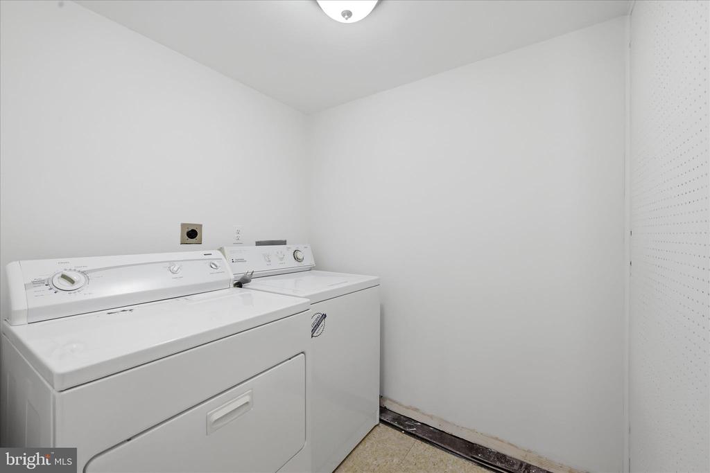 9730 KINGSBRIDGE DRIVE Unit: 303