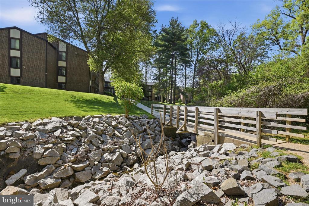 9730 KINGSBRIDGE DRIVE Unit: 303