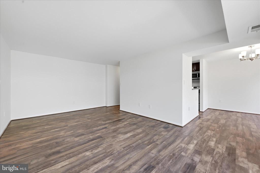 9730 KINGSBRIDGE DRIVE Unit: 303