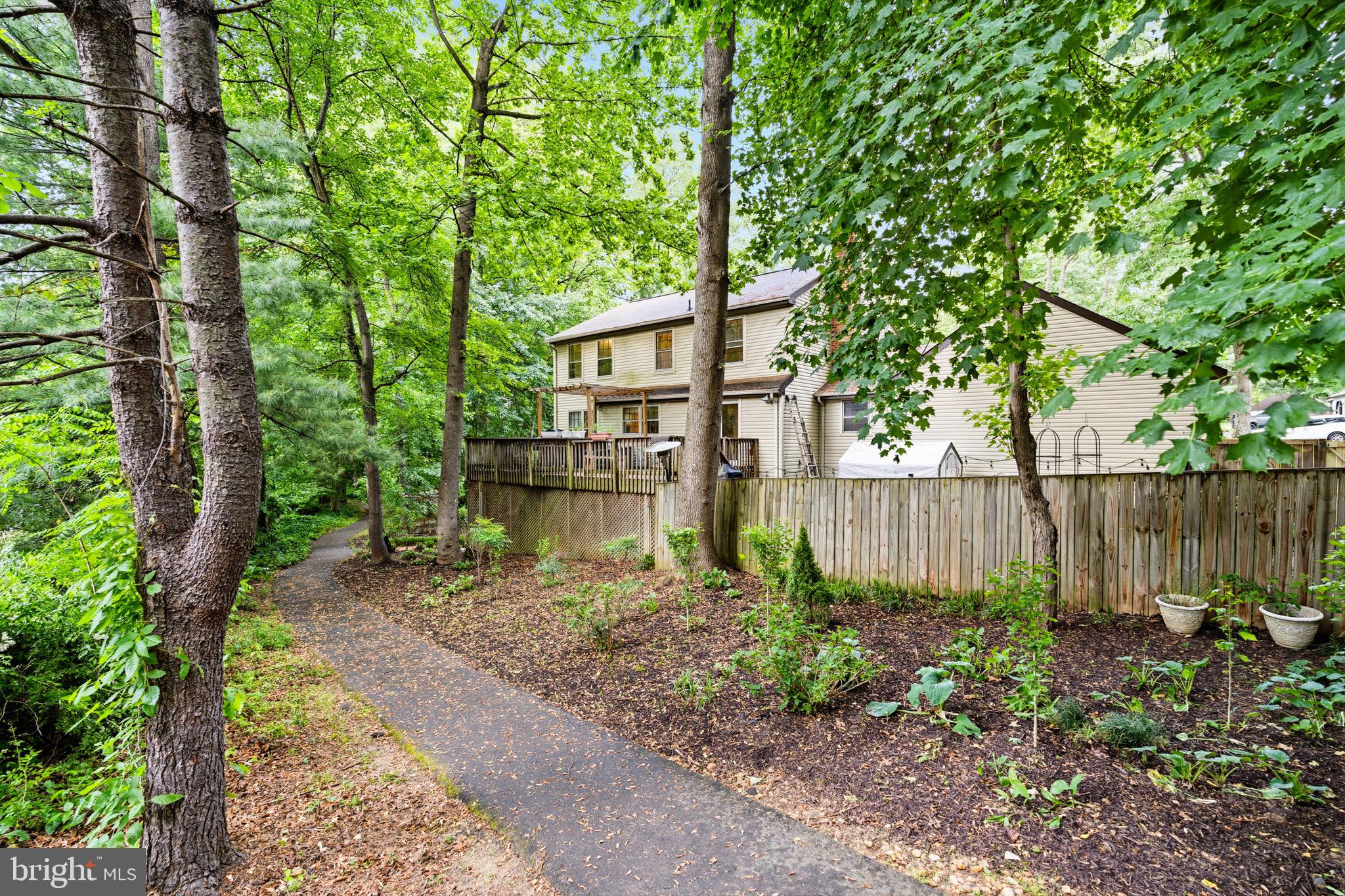 5839 NEW ENGLAND WOODS DRIVE