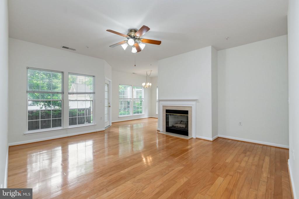 4129 FOUNTAINSIDE LANE 104