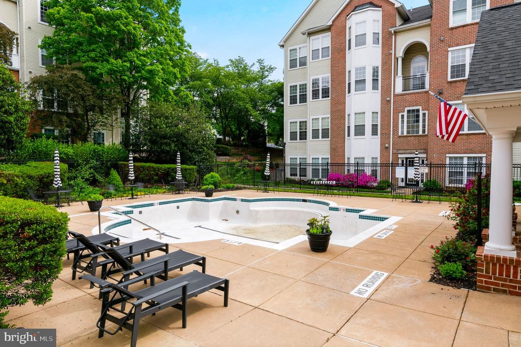 4129 FOUNTAINSIDE LANE 104