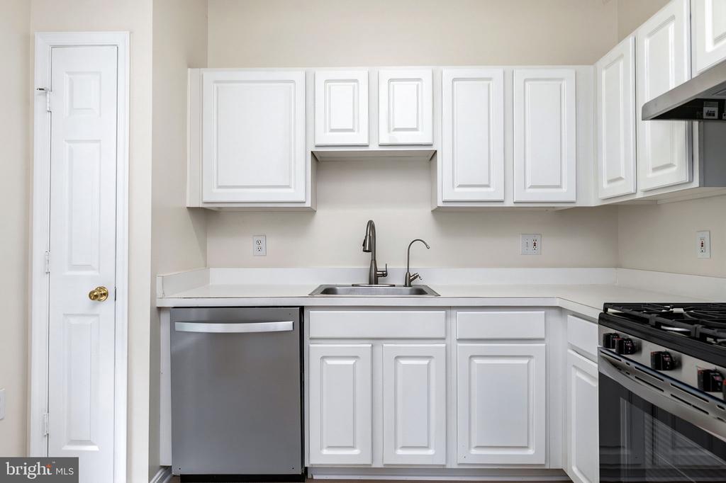 4129 FOUNTAINSIDE LANE 104
