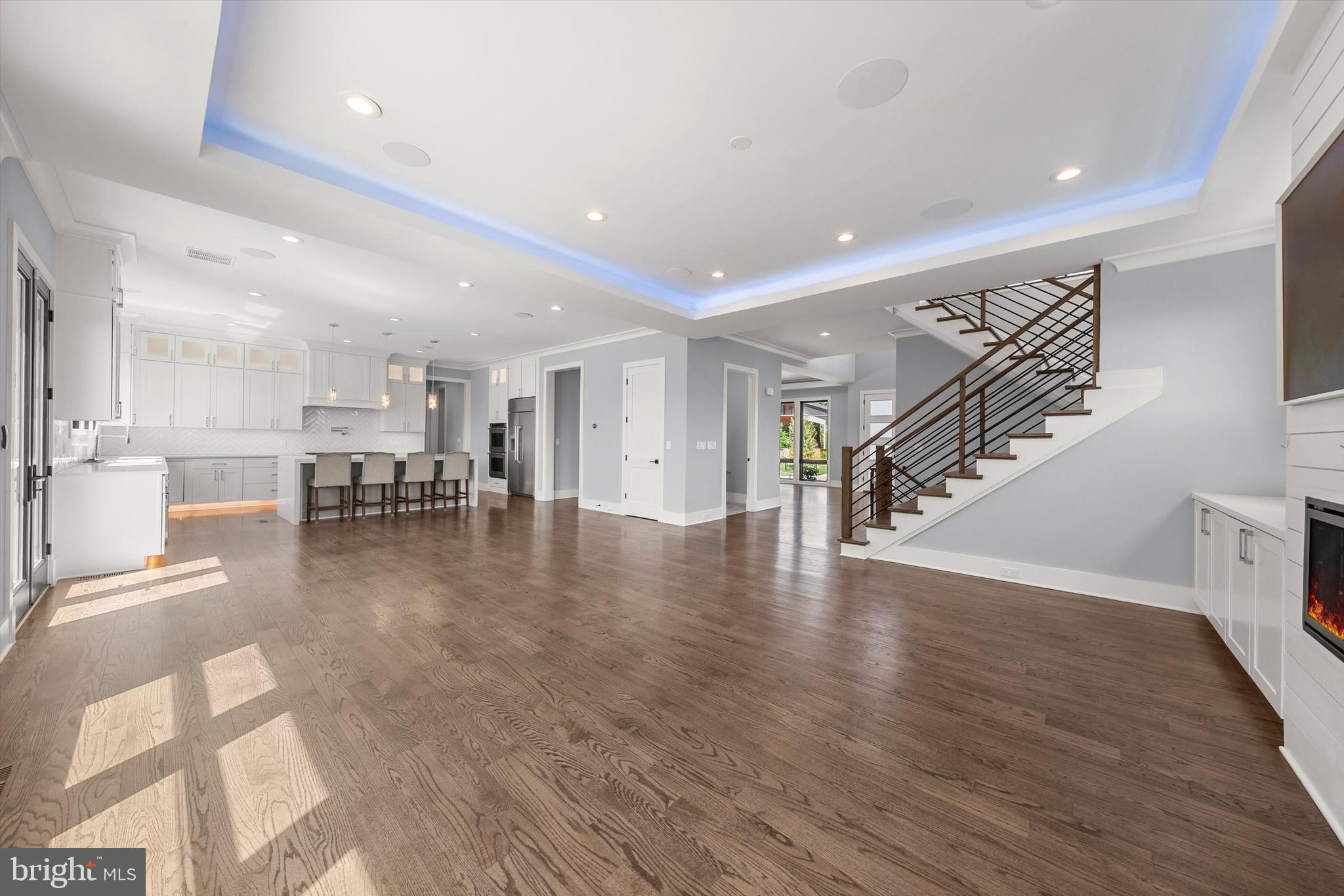 6813 DEAN DRIVE