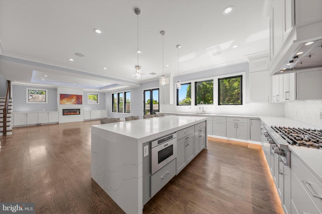 6813 DEAN DRIVE