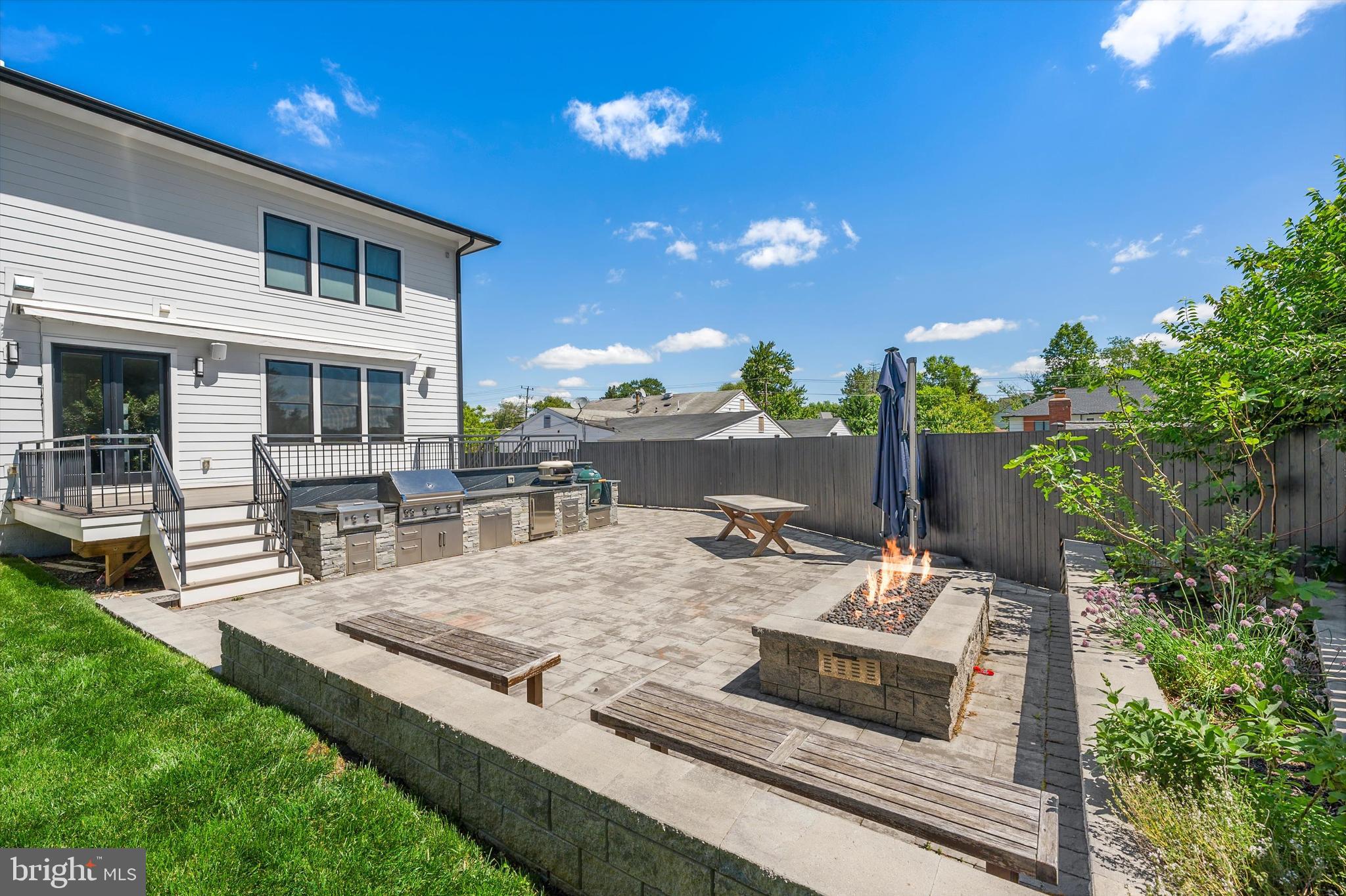 6813 DEAN DRIVE