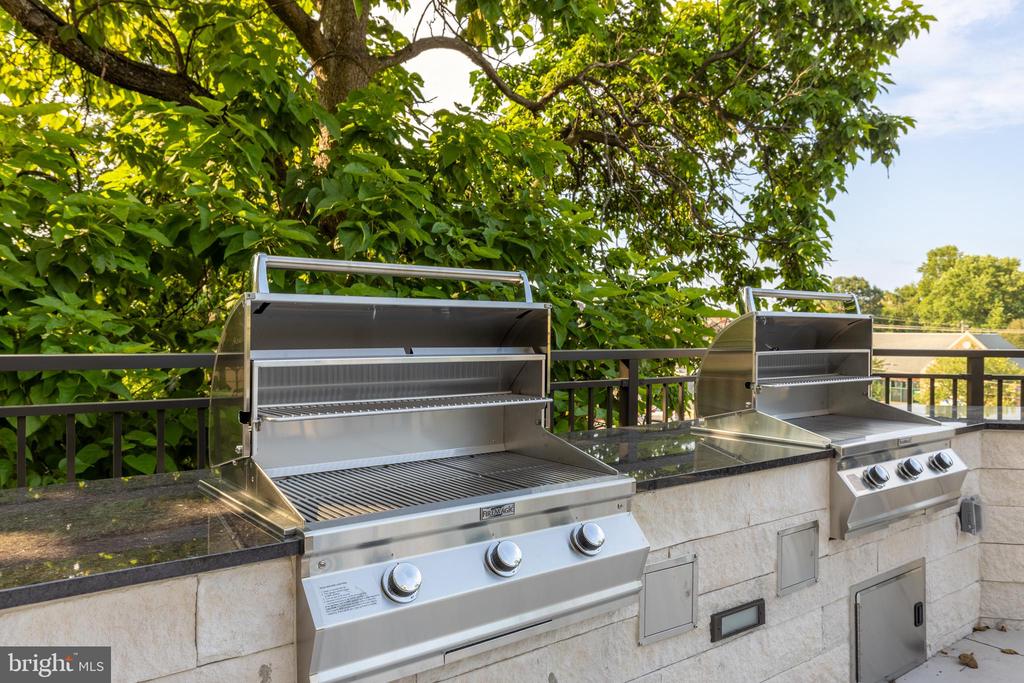 6718 LOWELL AVENUE Unit: PH 907