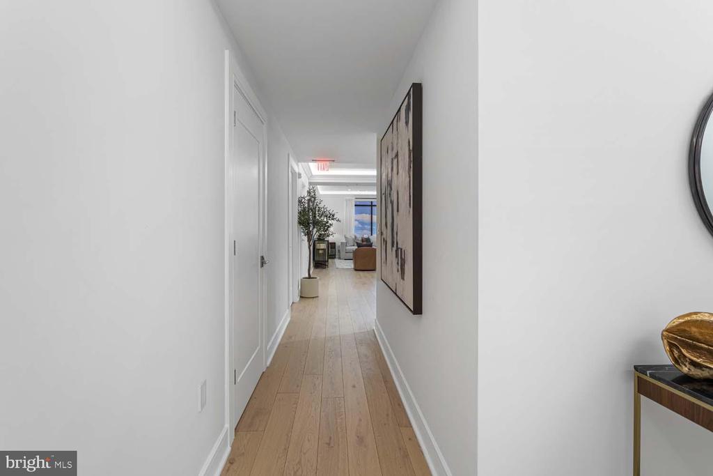 6718 LOWELL AVENUE Unit: PH 907