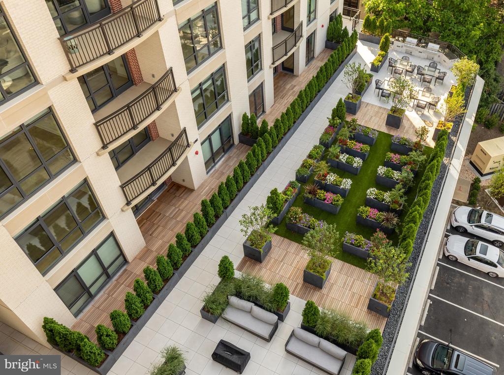 6718 LOWELL AVENUE Unit: PH 907