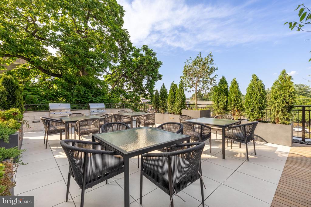 6718 LOWELL AVENUE Unit: PH 907